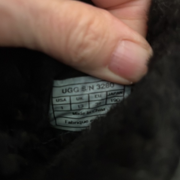 Girls Ugg Boots - Picture 6 of 6